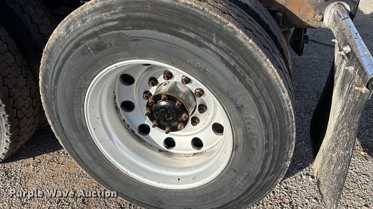 image for item ET5413 2013 Freightliner Coronado semi truck