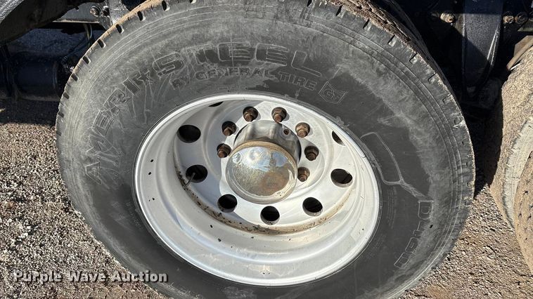 image for item ET5413 2013 Freightliner Coronado semi truck