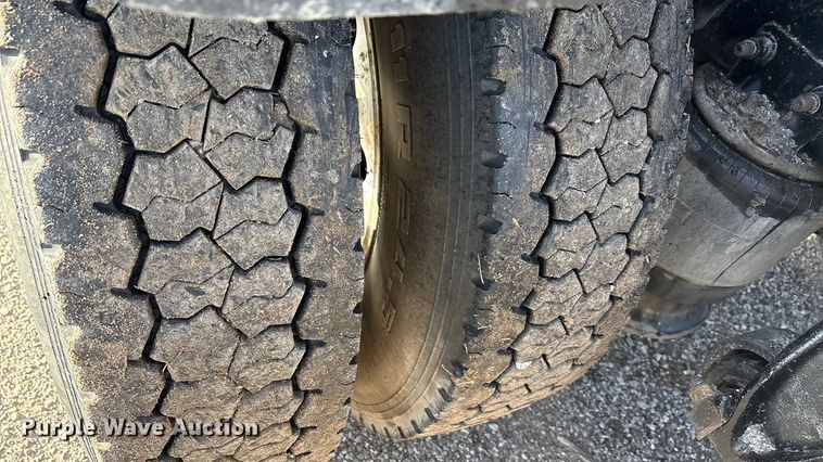 image for item ET5413 2013 Freightliner Coronado semi truck