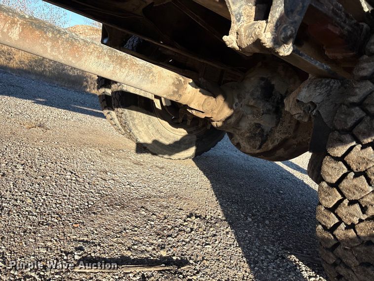 image for item ET5417 1998 Freightliner FL60 flatbed truck