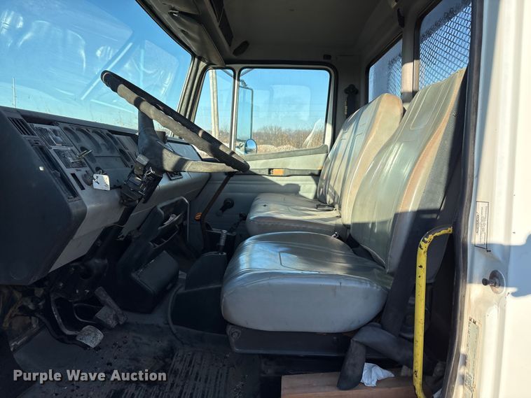 image for item ET5417 1998 Freightliner FL60 flatbed truck