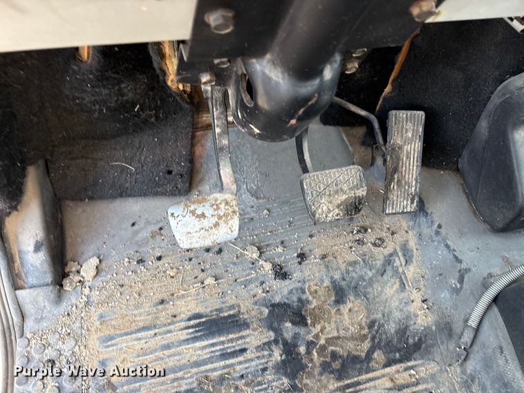 image for item ET5417 1998 Freightliner FL60 flatbed truck