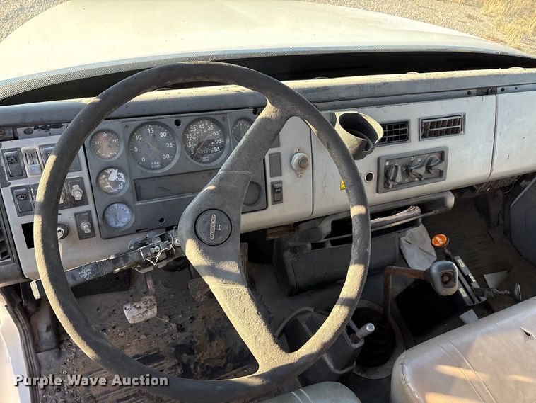 image for item ET5417 1998 Freightliner FL60 flatbed truck