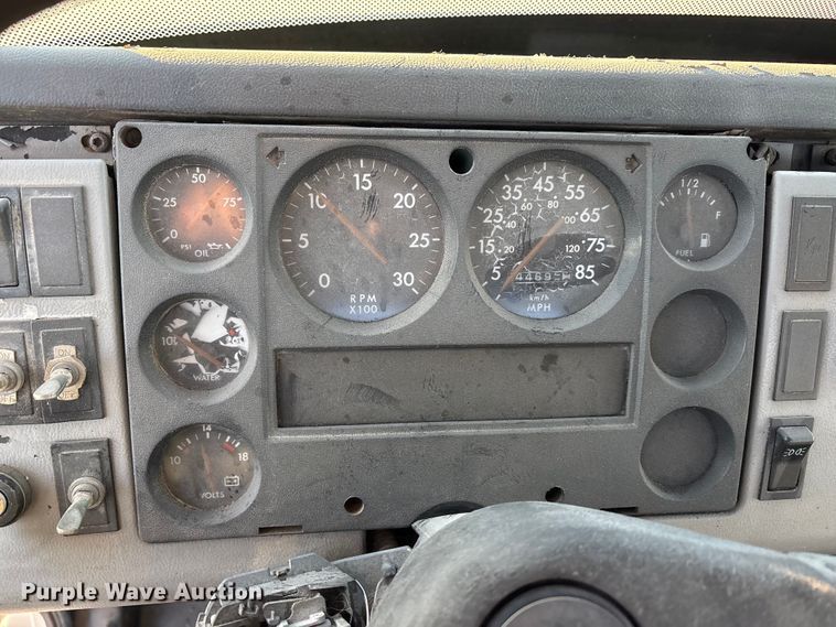 image for item ET5417 1998 Freightliner FL60 flatbed truck