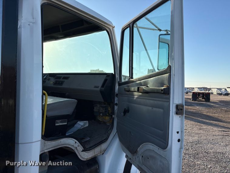 image for item ET5417 1998 Freightliner FL60 flatbed truck