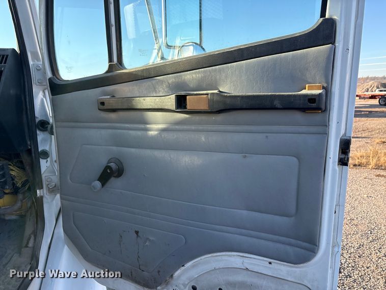 image for item ET5417 1998 Freightliner FL60 flatbed truck