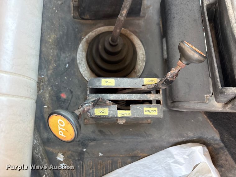 image for item ET5417 1998 Freightliner FL60 flatbed truck