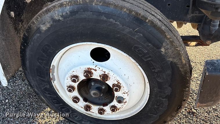 image for item ET5417 1998 Freightliner FL60 flatbed truck