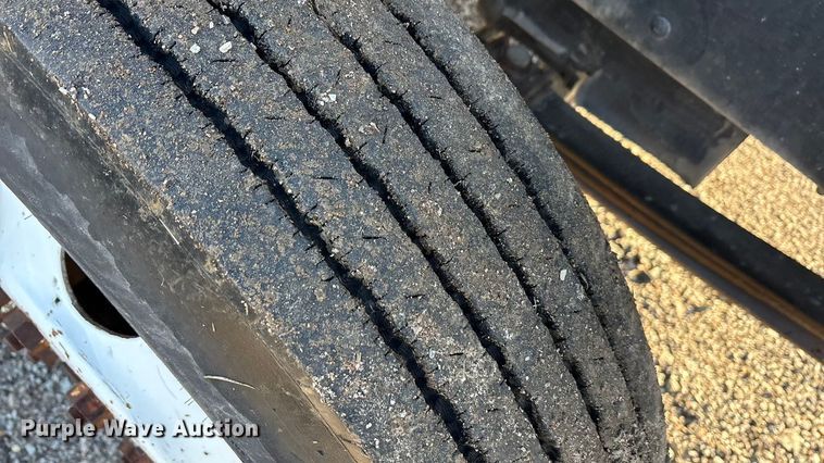 image for item ET5417 1998 Freightliner FL60 flatbed truck