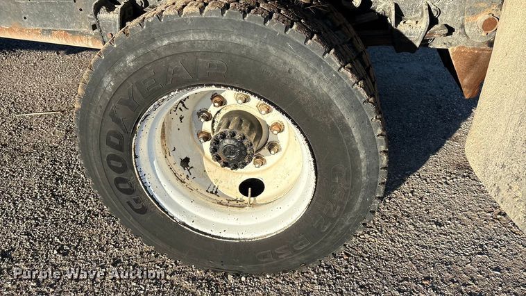 image for item ET5417 1998 Freightliner FL60 flatbed truck