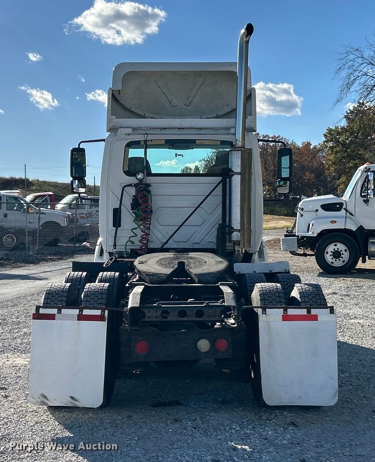 image for item ET6646 2007 International 8600 SBA semi truck