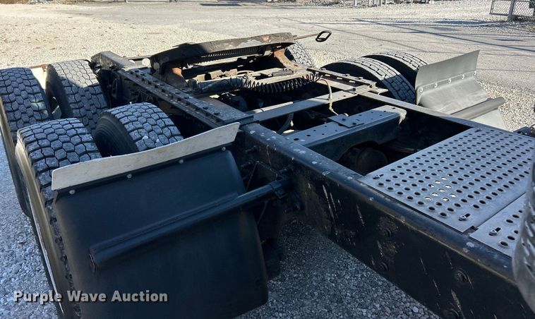 image for item ET6646 2007 International 8600 SBA semi truck