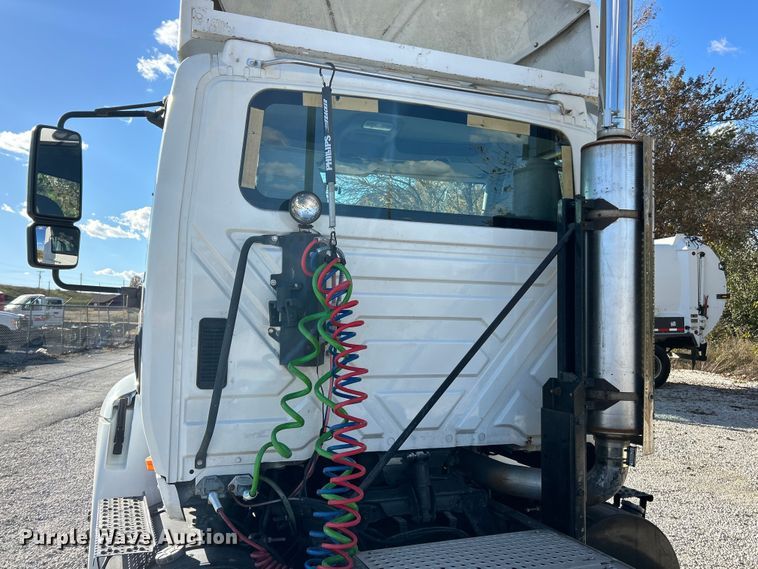 image for item ET6646 2007 International 8600 SBA semi truck