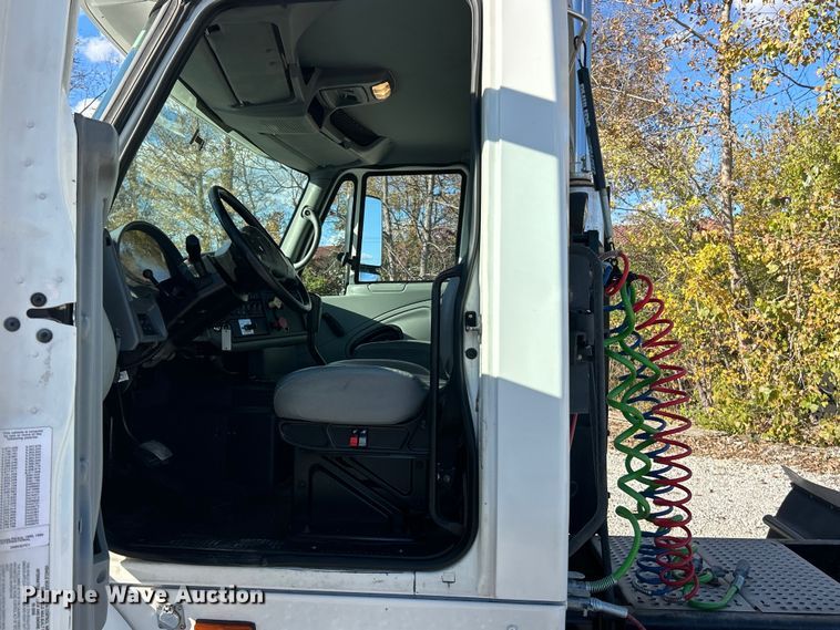 image for item ET6646 2007 International 8600 SBA semi truck