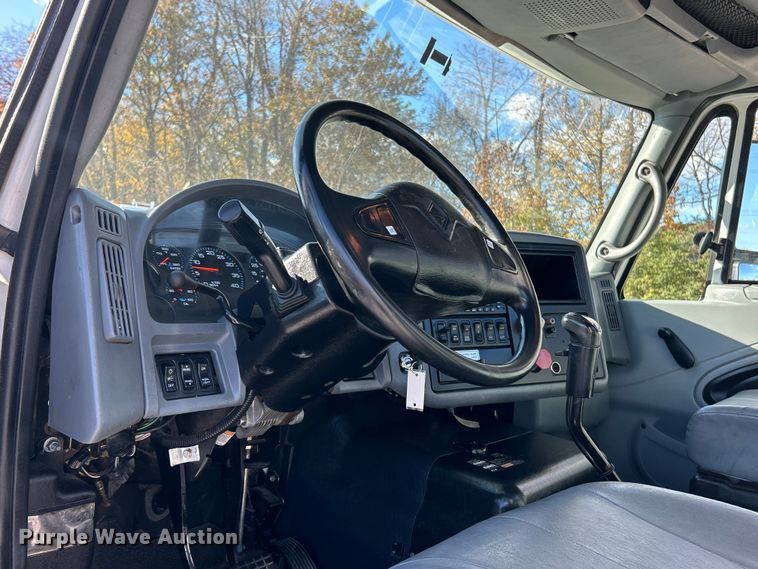 image for item ET6646 2007 International 8600 SBA semi truck