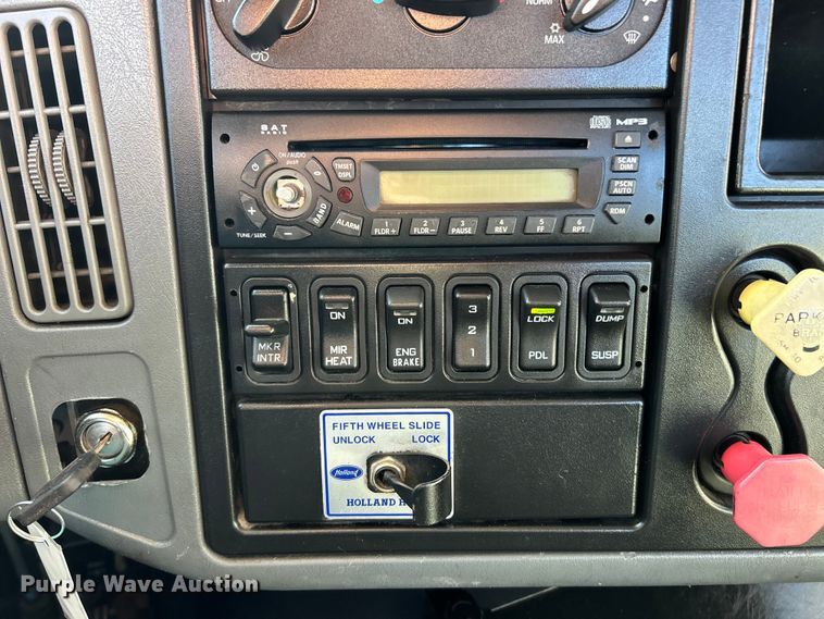 image for item ET6646 2007 International 8600 SBA semi truck