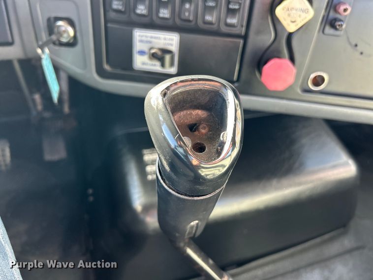 image for item ET6646 2007 International 8600 SBA semi truck