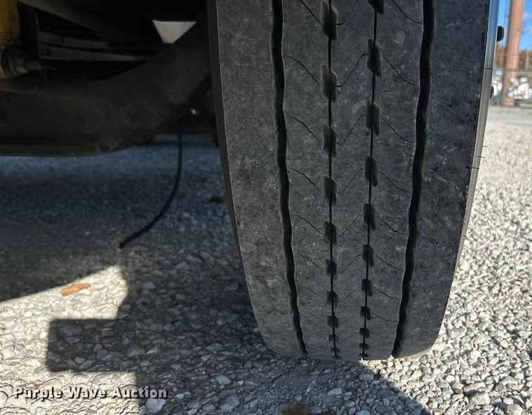 image for item ET6646 2007 International 8600 SBA semi truck