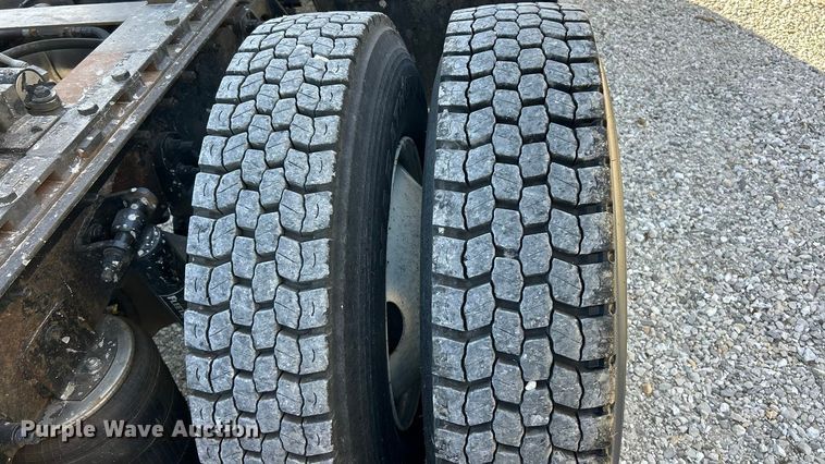 image for item ET6646 2007 International 8600 SBA semi truck