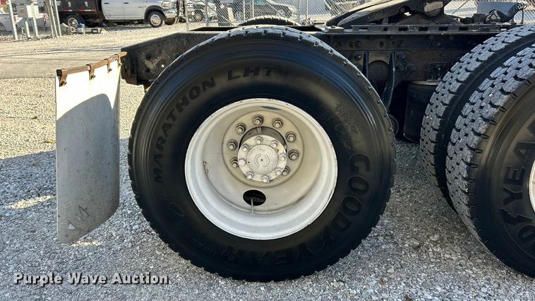 image for item ET6646 2007 International 8600 SBA semi truck