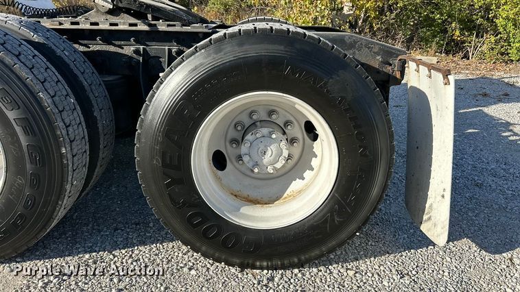 image for item ET6646 2007 International 8600 SBA semi truck