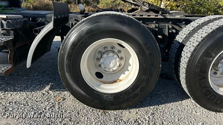 image for item ET6646 2007 International 8600 SBA semi truck