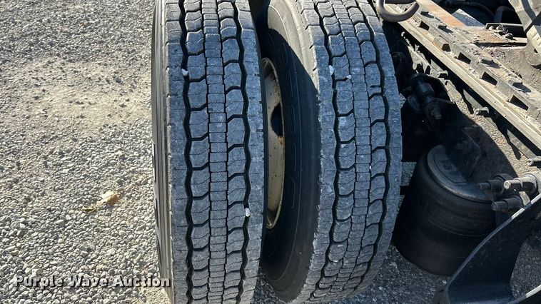 image for item ET6646 2007 International 8600 SBA semi truck