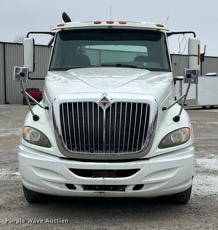 image for item ET6673 2011 International ProStar semi truck