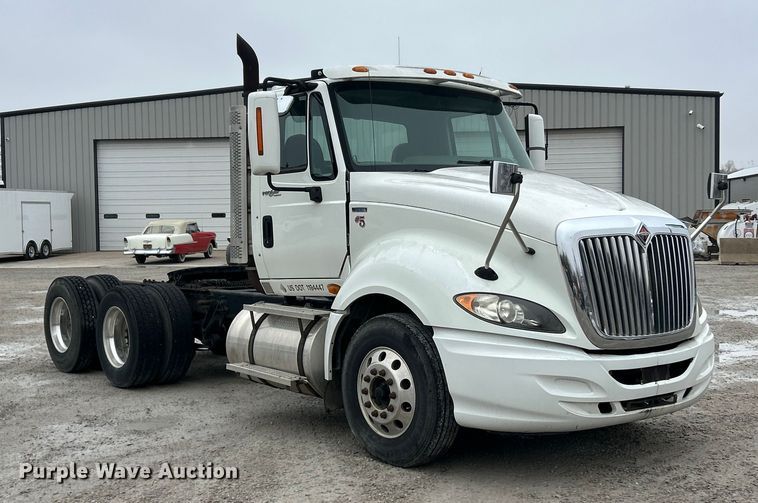 image for item ET6673 2011 International ProStar semi truck