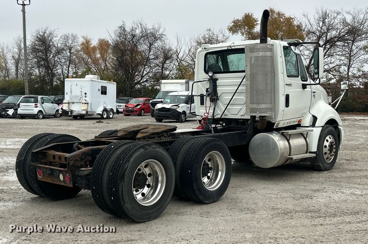 image for item ET6673 2011 International ProStar semi truck