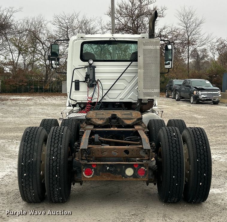 image for item ET6673 2011 International ProStar semi truck