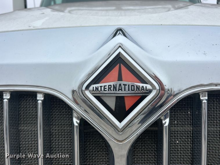 image for item ET6673 2011 International ProStar semi truck