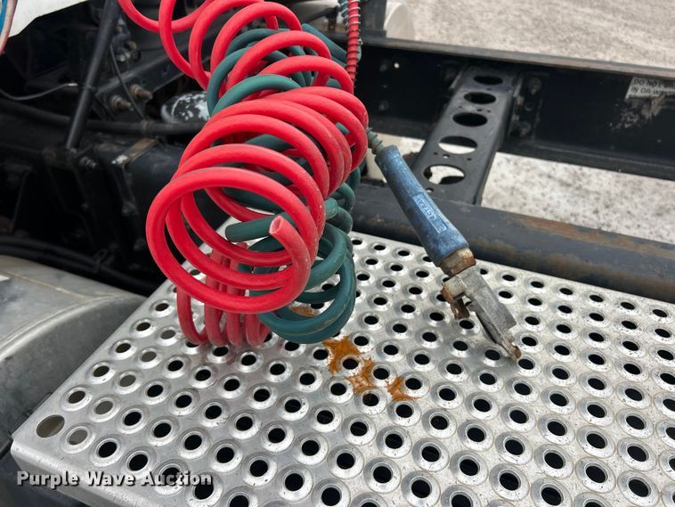 image for item ET6673 2011 International ProStar semi truck