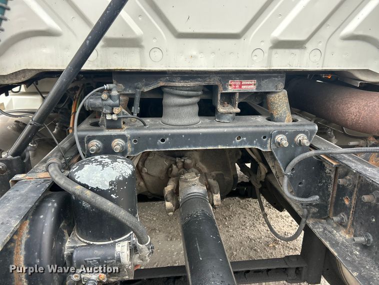 image for item ET6673 2011 International ProStar semi truck