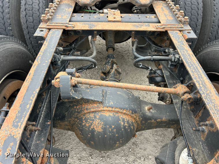 image for item ET6673 2011 International ProStar semi truck