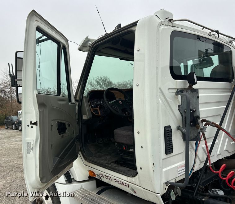 image for item ET6673 2011 International ProStar semi truck