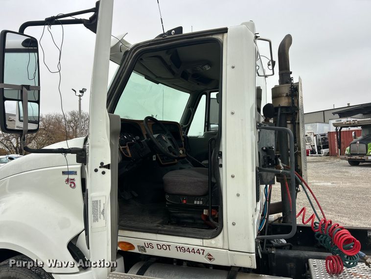 image for item ET6673 2011 International ProStar semi truck