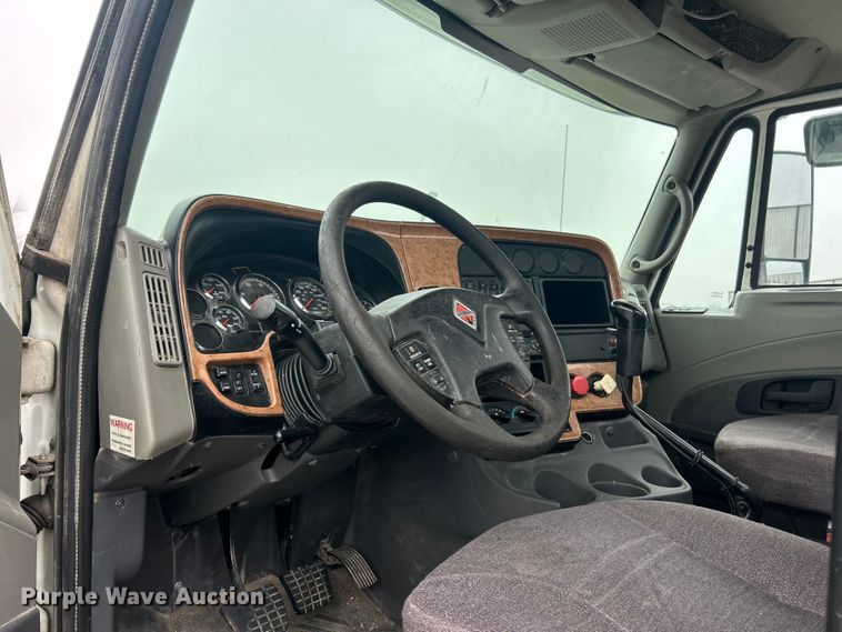 image for item ET6673 2011 International ProStar semi truck