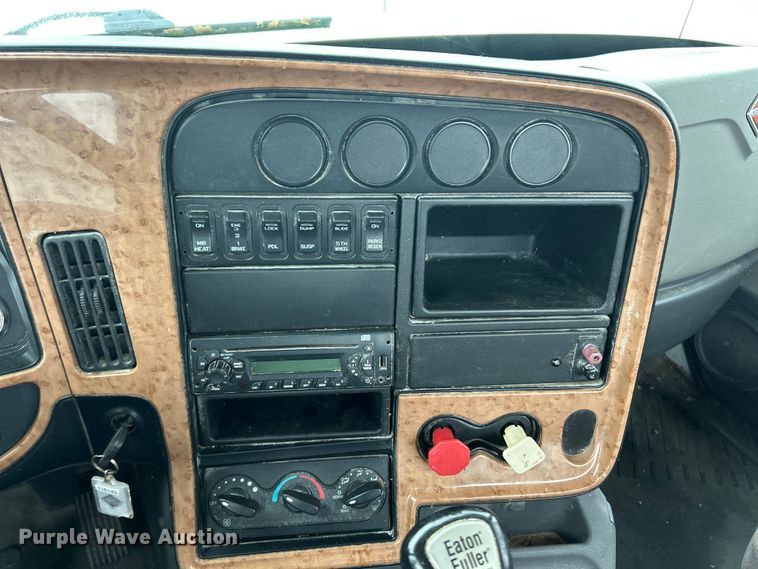 image for item ET6673 2011 International ProStar semi truck