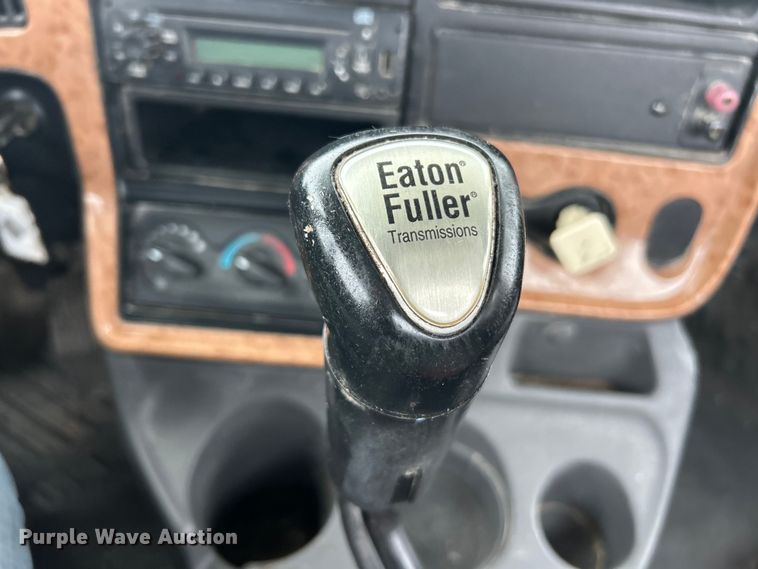 image for item ET6673 2011 International ProStar semi truck