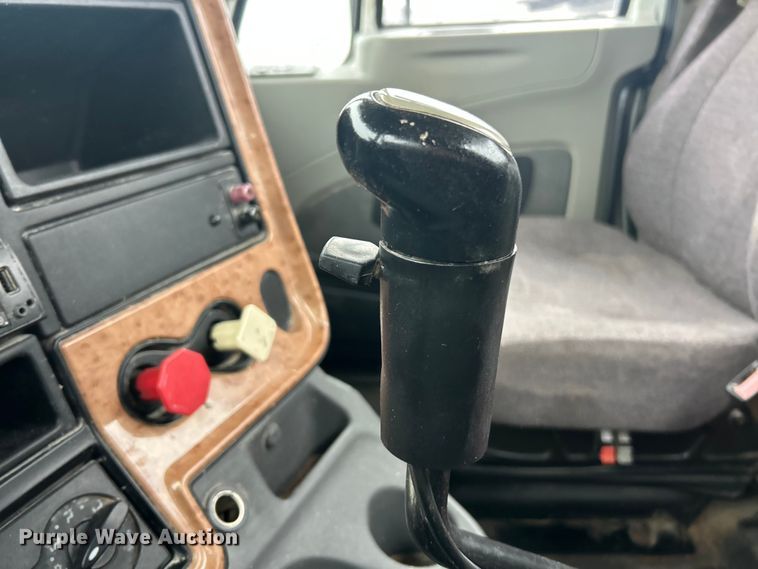 image for item ET6673 2011 International ProStar semi truck