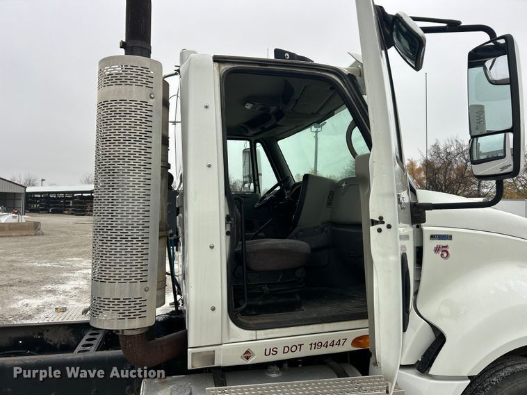 image for item ET6673 2011 International ProStar semi truck