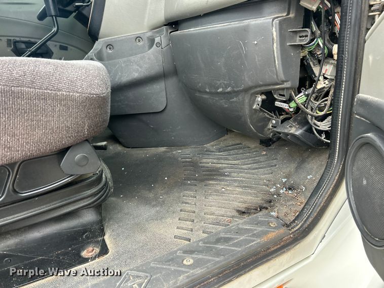 image for item ET6673 2011 International ProStar semi truck