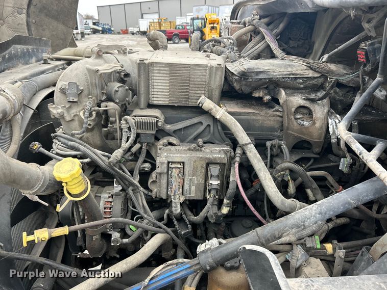 image for item ET6673 2011 International ProStar semi truck