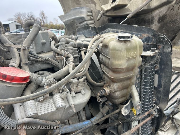 image for item ET6673 2011 International ProStar semi truck