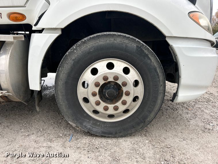 image for item ET6673 2011 International ProStar semi truck