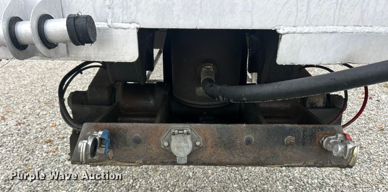 image for item ET6690 1997 Mac grain trailer