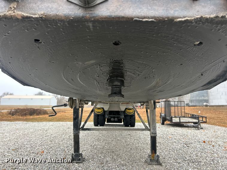 image for item ET6690 1997 Mac grain trailer