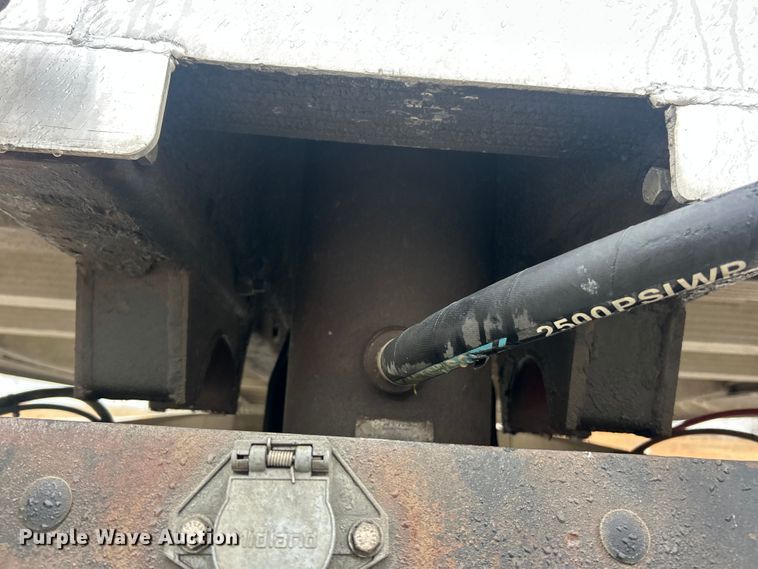 image for item ET6690 1997 Mac grain trailer