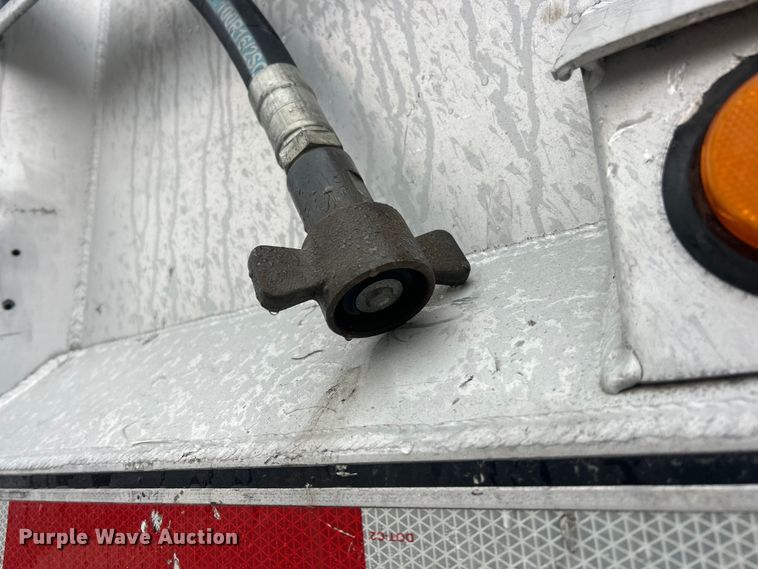 image for item ET6690 1997 Mac grain trailer